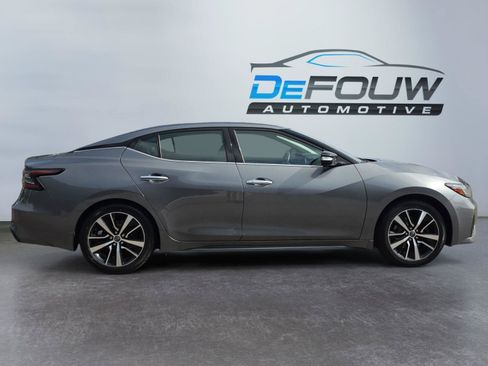 Used 2023 Nissan Maxima SL FWD image 2