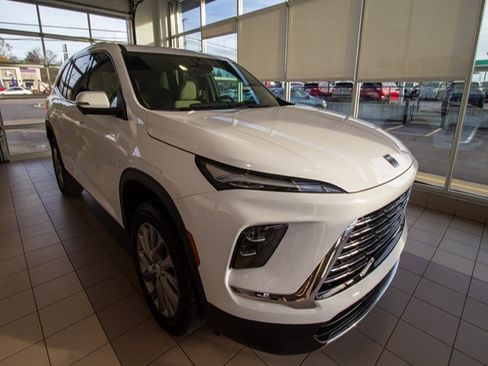 Used 2025 Buick Enclave Preferred w/ LPO, Floor Liner Package image 4