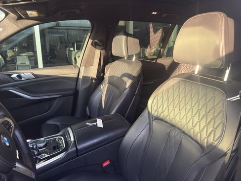 Used 2022 BMW X7 xDrive40i w/ M Sport Package image 8