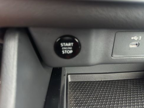 Used 2025 Nissan Rogue SV FWD image 27