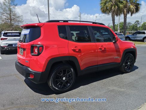 Used 2021 Jeep Renegade Latitude FWD image 5