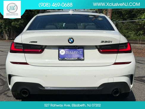 Used 2022 BMW 330i xDrive Sedan w/ M Sport Package AWD/4WD image 3