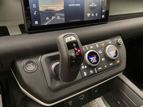 Certified 2023 Land Rover Defender 110 X-Dynamic SE image 9