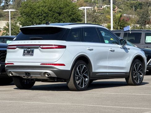 New 2025 Lincoln Corsair Reserve w/ Equipment Group 202A FWD image 3