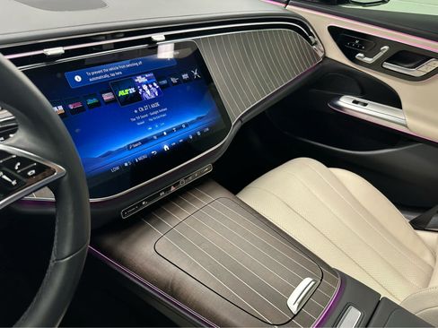 Used 2025 Mercedes-Benz E 350 4MATIC Sedan image 16