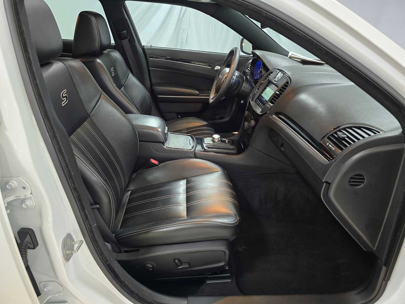 Used 2023 Chrysler 300 S RWD image 11