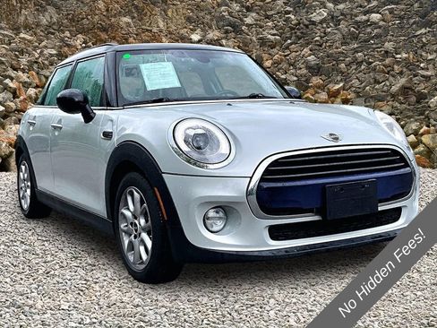 Used 2016 MINI Cooper 4-Door Hardtop w/ Premium Package FWD image 9