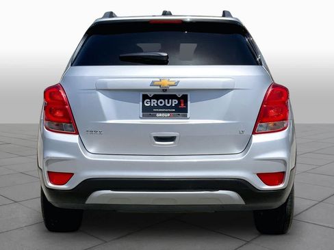 Used 2017 Chevrolet Trax LT w/ LT Convenience Package FWD image 5