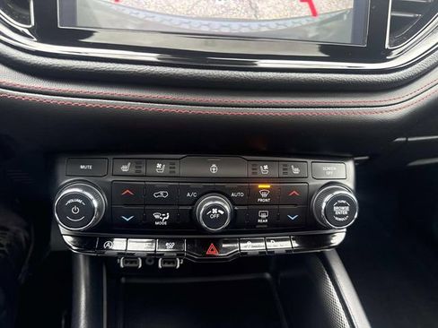 Used 2024 Dodge Durango GT image 28