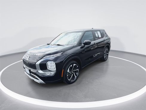 Used 2022 Mitsubishi Outlander SE image 4