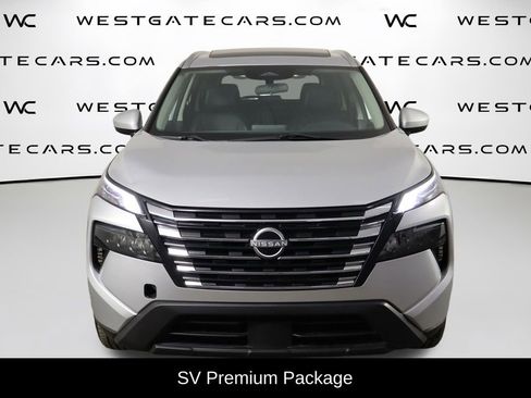 Used 2024 Nissan Rogue SV w/ SV Premium Package FWD image 2