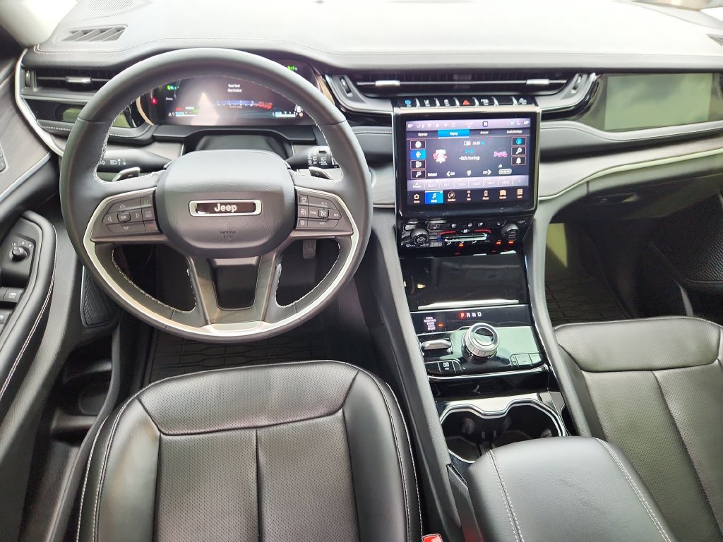 Certified 2023 Jeep Grand Cherokee 30th Anniversary AWD/4WD image 9