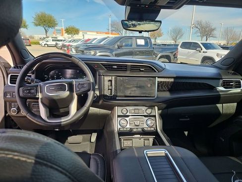 Used 2024 GMC Yukon Denali w/ Advanced Technology Package image 20