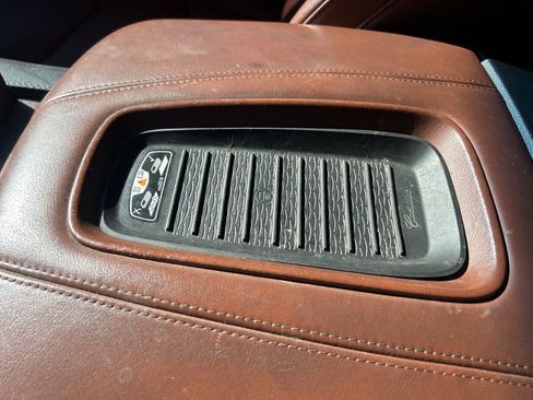 Used 2019 Cadillac Escalade ESV Premium Luxury image 30