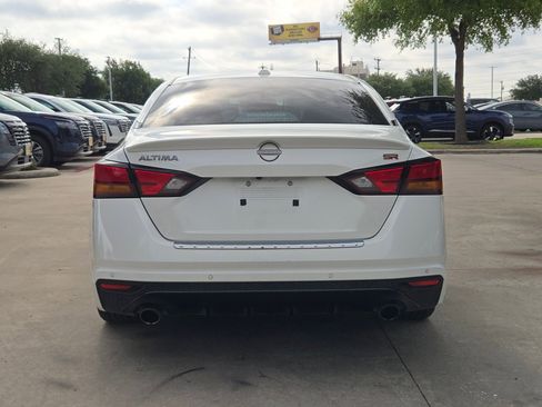 Certified 2023 Nissan Altima 2.5 SR w/ SR Premium Package FWD image 4
