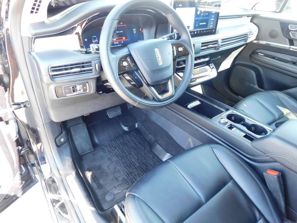 Used 2023 Lincoln Corsair FWD image 13