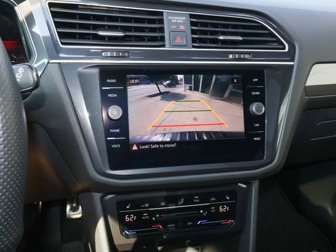 Used 2024 Volkswagen Tiguan SE R-Line AWD/4WD image 19