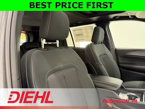 New 2025 Jeep Grand Cherokee Laredo w/ Luxury Tech Group I image 14