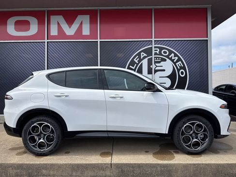 New 2026 Alfa Romeo Tonale AWD/4WD image 2