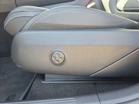 Used 2025 Mercedes-Benz GLC 300 4MATIC image 28