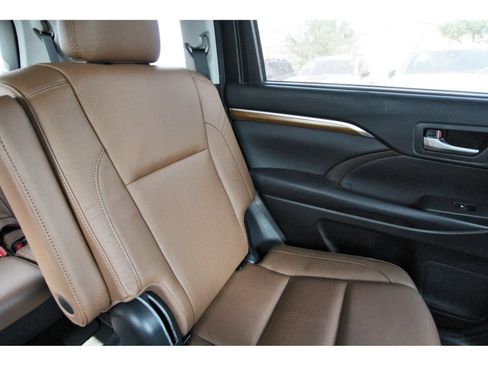 Used 2018 Toyota Highlander Limited Platinum AWD/4WD image 12