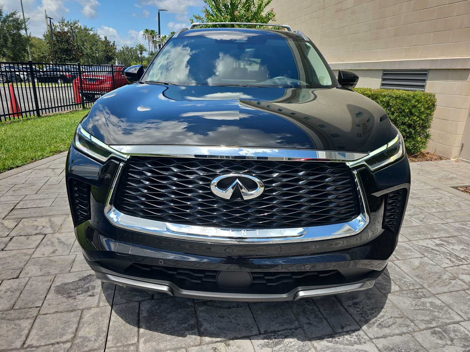 Certified 2025 INFINITI QX60 Sensory w/ Vision Package AWD/4WD image 2