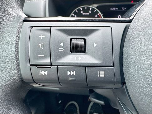 Used 2023 Nissan Rogue SV FWD image 9