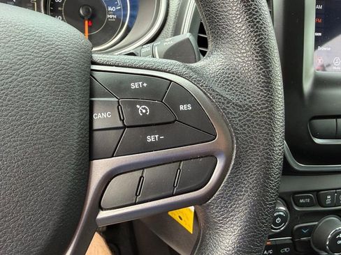 Used 2020 Jeep Cherokee Latitude FWD image 25