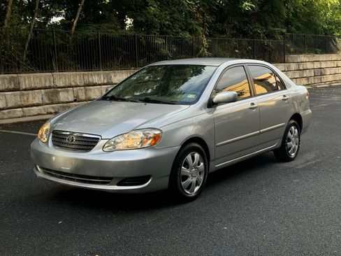 Used 2005 Toyota Corolla LE image 2