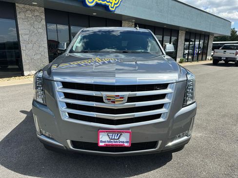 Used 2019 Cadillac Escalade Luxury AWD/4WD image 10