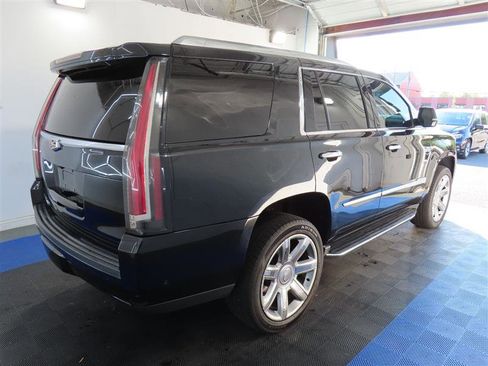 Used 2020 Cadillac Escalade Luxury AWD/4WD image 14