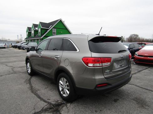 Used 2016 Kia Sorento LX image 5