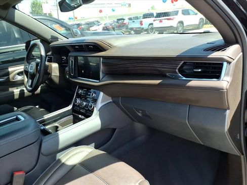 Used 2024 GMC Yukon XL Denali AWD/4WD image 16