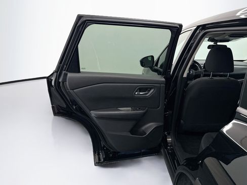 Used 2025 Nissan Rogue SV FWD image 25