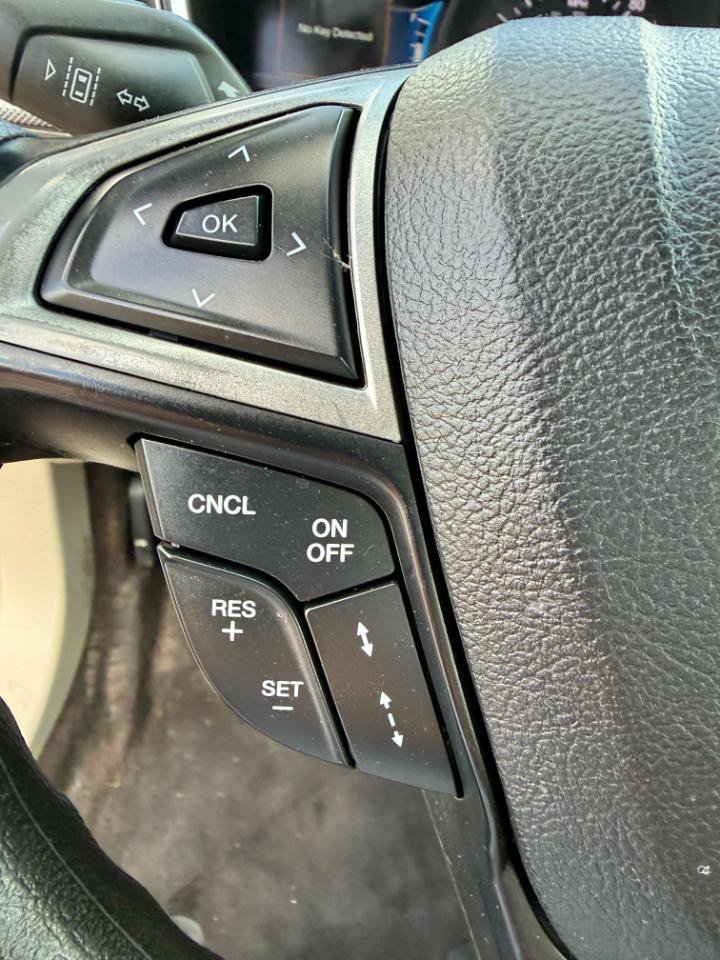 Used 2019 Ford Fusion SE FWD image 18