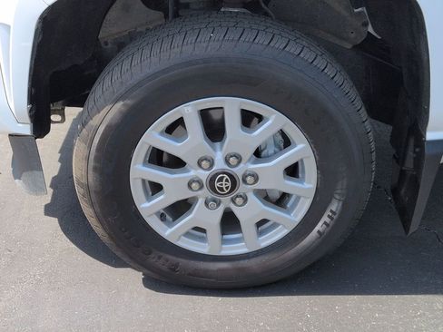 Used 2025 Toyota Tacoma SR5 AWD/4WD image 10