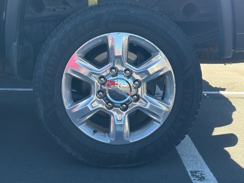 Used 2017 GMC Sierra 2500 SLT w/ Duramax Plus Package image 5