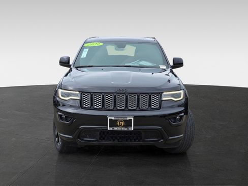 Used 2021 Jeep Grand Cherokee Laredo X image 2