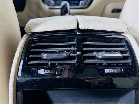 Used 2021 BMW 530i xDrive 530i xDrive w/ Premium Package image 25