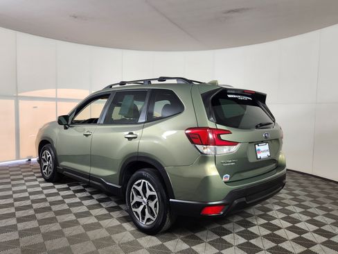 Used 2021 Subaru Forester Premium image 5