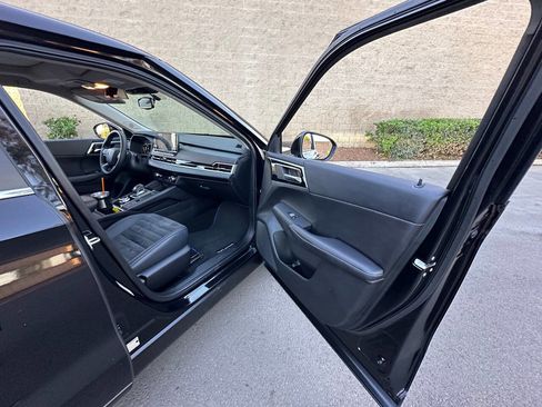 Used 2023 Mitsubishi Outlander SE image 39