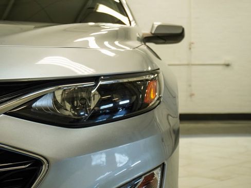 Used 2020 Chevrolet Malibu LT image 40