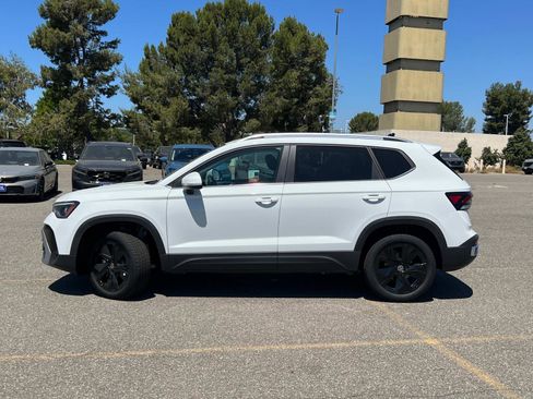 New 2025 Volkswagen Taos SE image 2