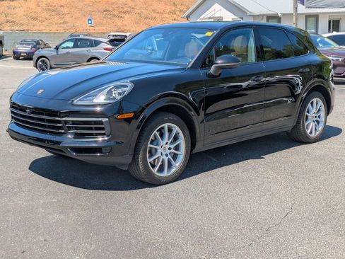 Used 2020 Porsche Cayenne AWD/4WD image 2