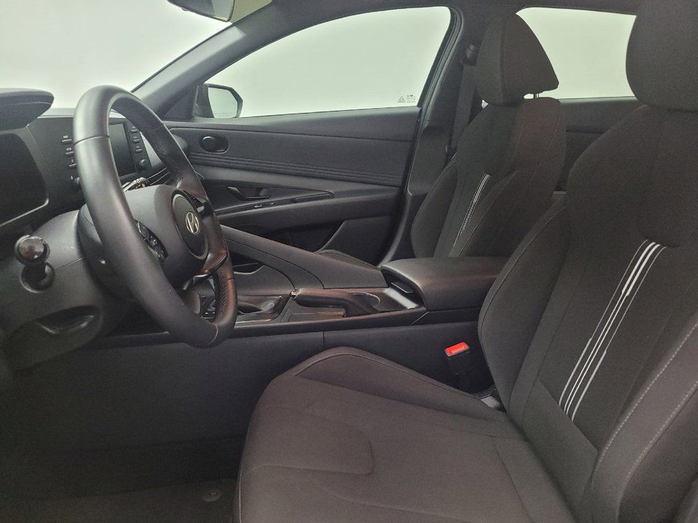 Used 2025 Hyundai Elantra Sport FWD image 17