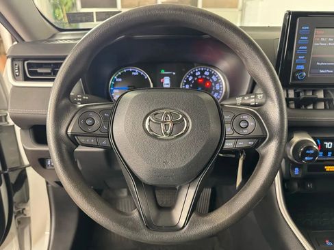 Used 2019 Toyota RAV4 LE AWD/4WD image 17