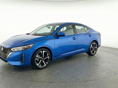 Used 2025 Nissan Sentra SV image 3