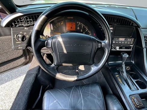 Used 1992 Chevrolet Corvette Convertible RWD image 8