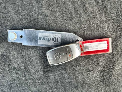 New 2026 Mercedes-Benz GLE 450e 4MATIC image 26