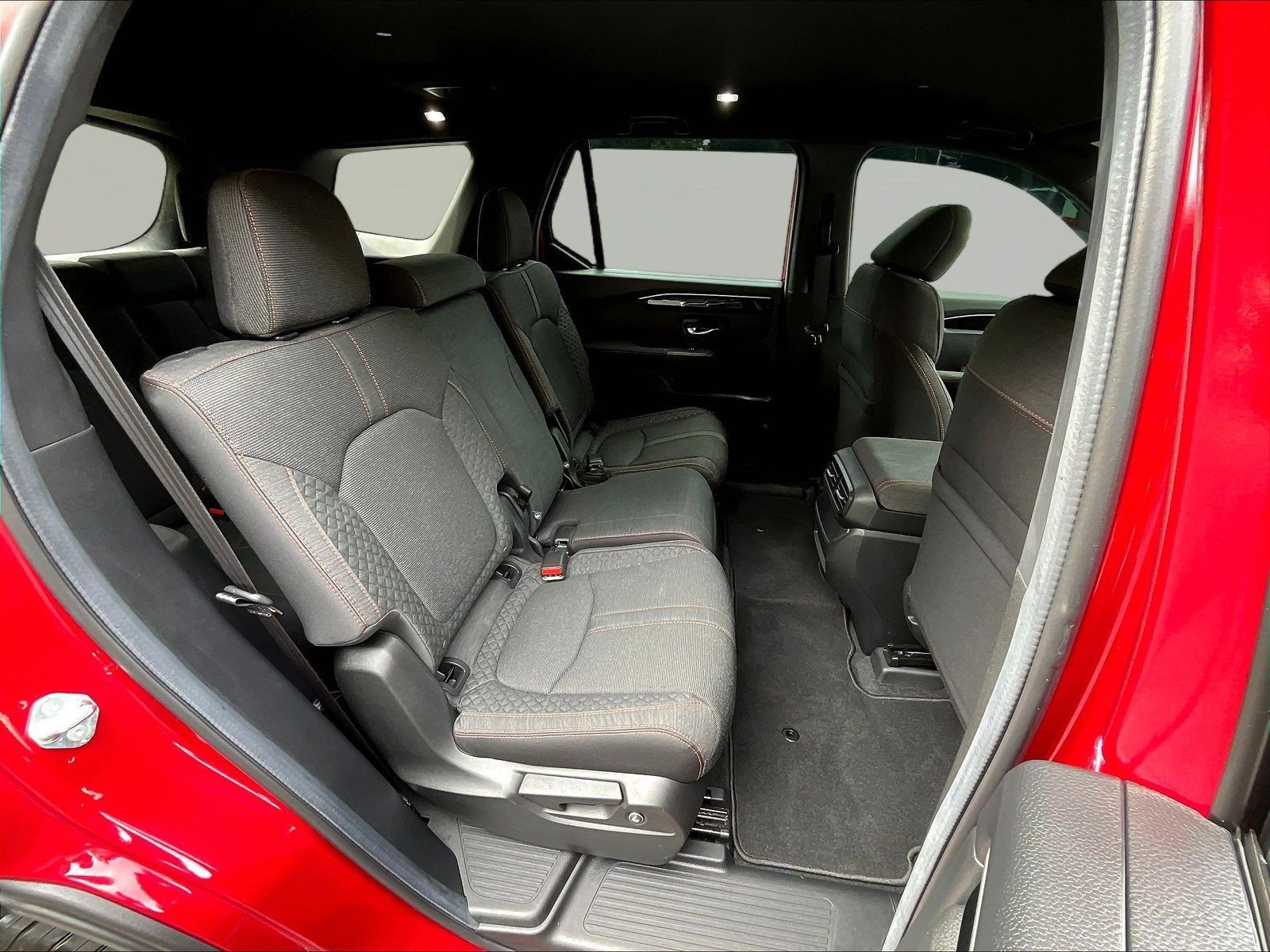 Used 2025 Honda Pilot Sport image 25